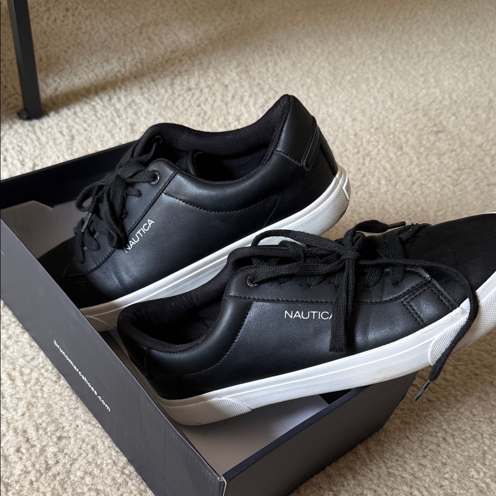 Nautica Men's Black and White Sneakers